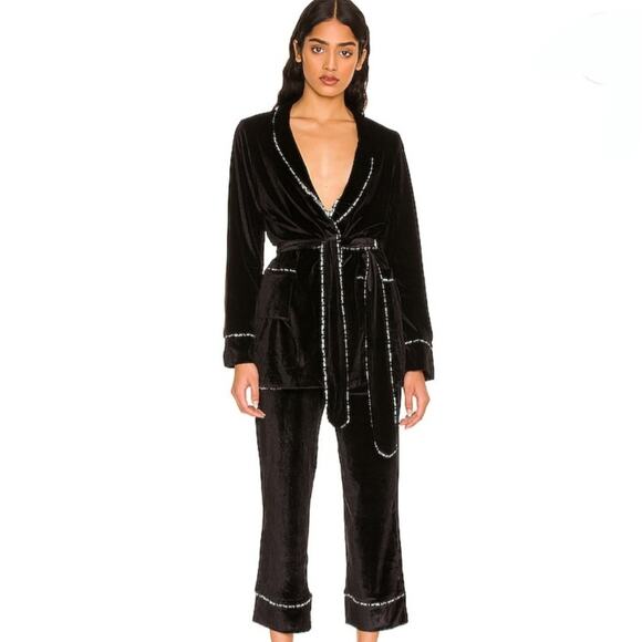 NWT Plush Revolve Black Velvet Wrap Robe & Cropped Pant Pajama Set Small - Picture 1 of 14